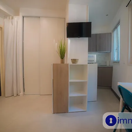 Air-conditioned In Fabron Apartment *